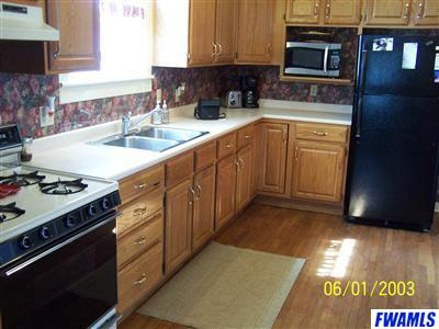 128 South 10th Street Decatur, IN 46733 - Photo 3 of 11