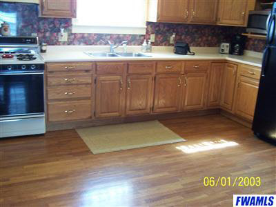 128 South 10th Street Decatur, IN 46733 - Photo 4 of 11