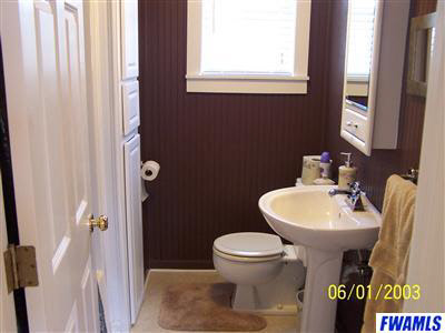 128 South 10th Street Decatur, IN 46733 - Photo 9 of 11