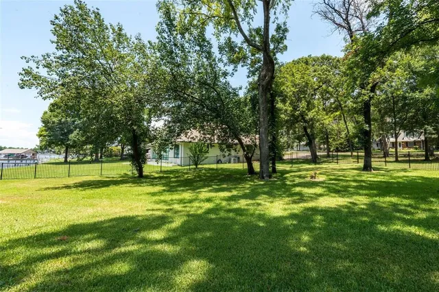 $779,000 | 162 Lake Drive, Enchanted Oaks, TX 75156