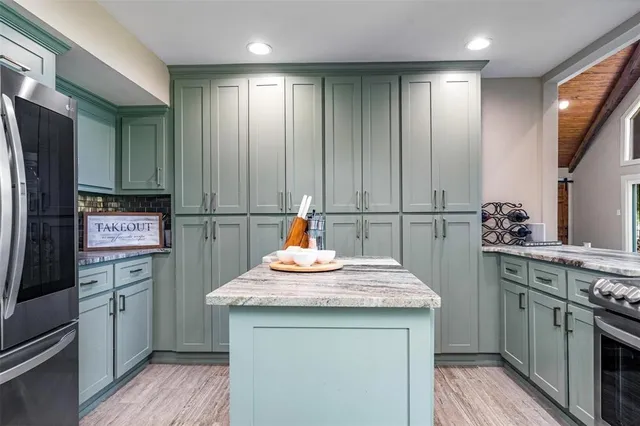 $779,000 | 162 Lake Drive, Enchanted Oaks, TX 75156