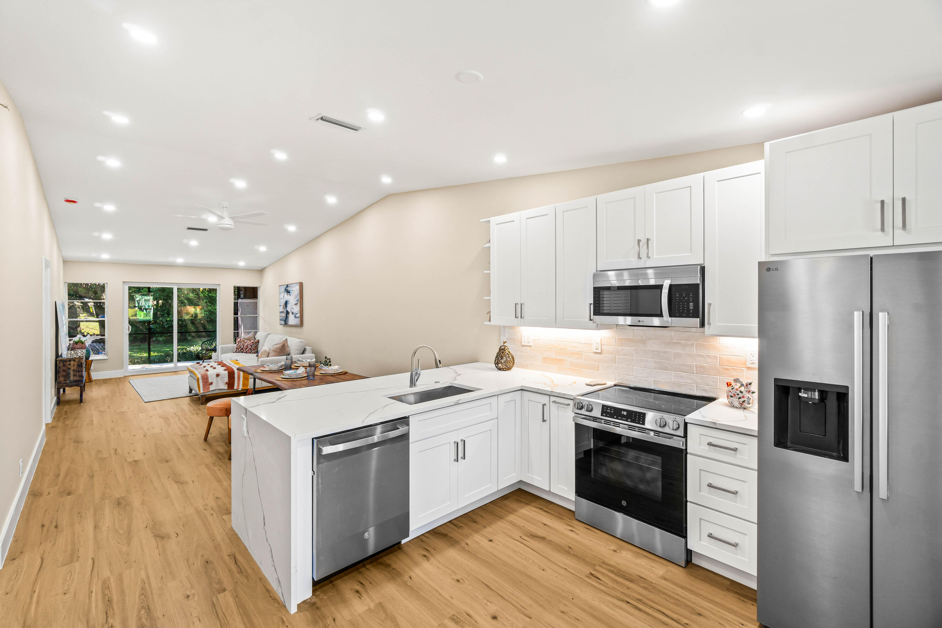 18563 Egret Way Boca Raton, FL 33496 - Photo 3 of 26 006-18563EgretWay-BocaRaton-FL-33496-FUL