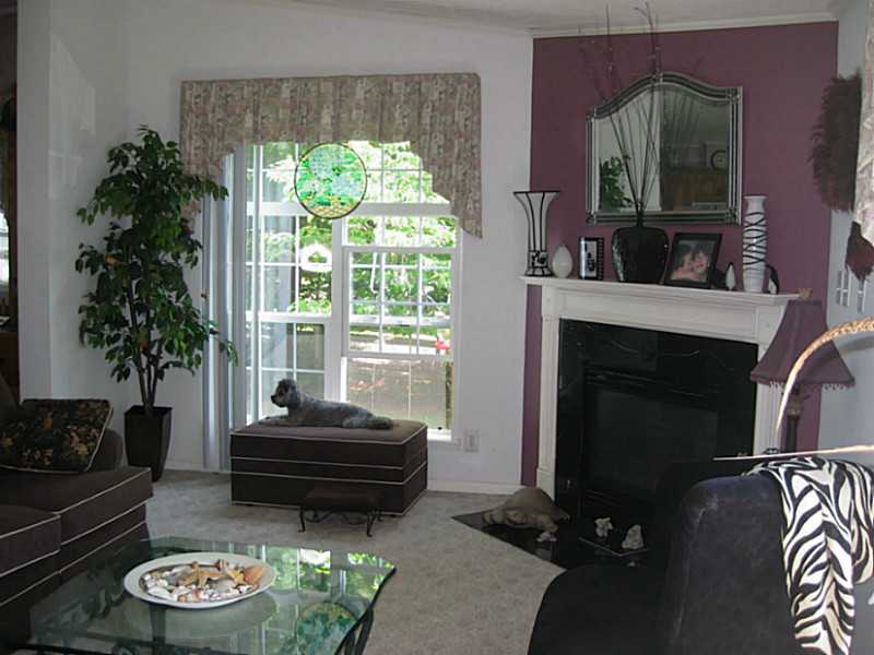 15 King Philip Road Coventry, RI 02816 - Photo 4 of 22 Living Room.