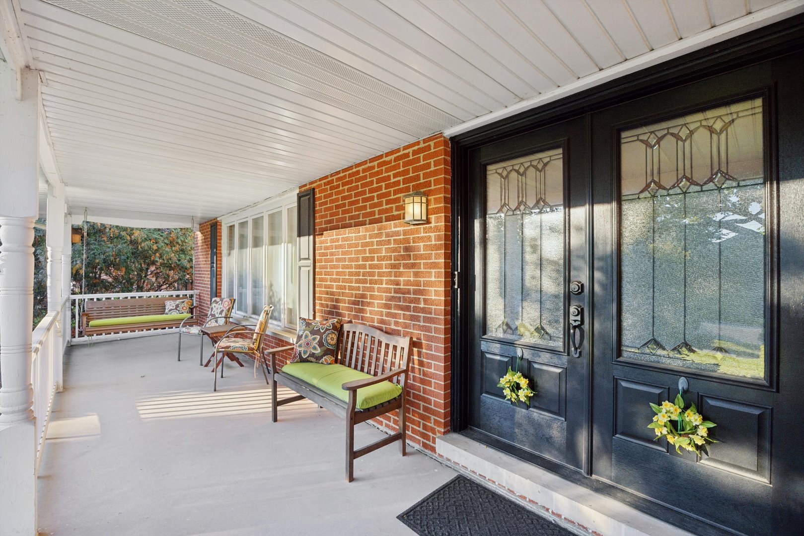 6530 Chaucer Road Willowbrook, IL 60527 - Photo 2 of 5