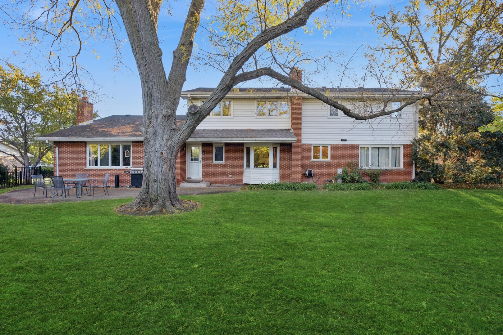 6530 Chaucer Road Willowbrook, IL 60527 - Photo 4 of 5