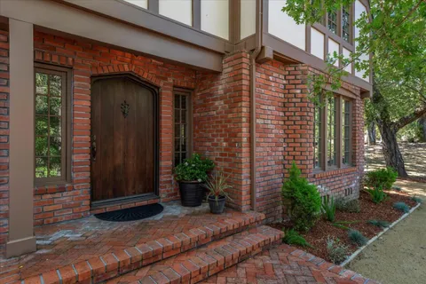 $4,488,000 | 21700 Vía Regina, Saratoga, CA 95070