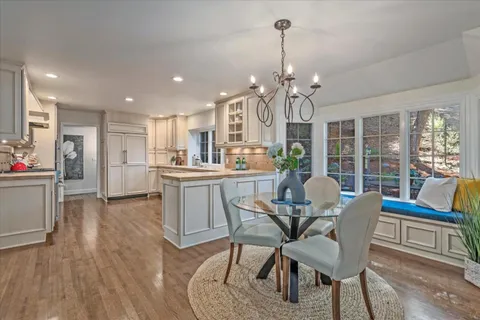 $4,488,000 | 21700 Vía Regina, Saratoga, CA 95070
