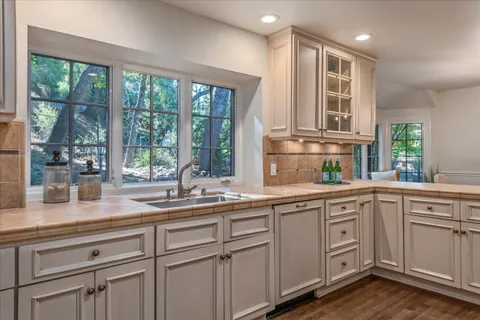 $4,488,000 | 21700 Vía Regina, Saratoga, CA 95070