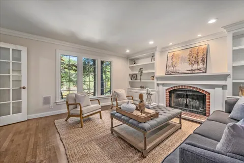 $4,488,000 | 21700 Vía Regina, Saratoga, CA 95070