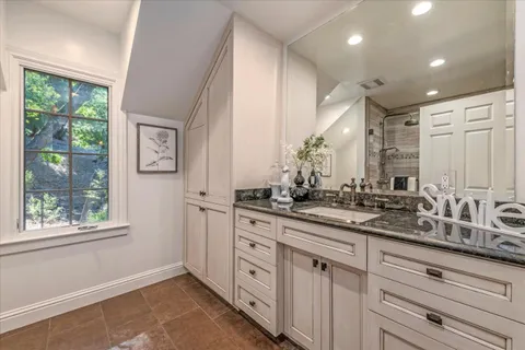 $4,488,000 | 21700 Vía Regina, Saratoga, CA 95070