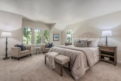 $4,488,000 | 21700 Vía Regina, Saratoga, CA 95070