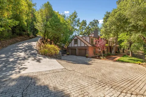 $4,488,000 | 21700 Vía Regina, Saratoga, CA 95070