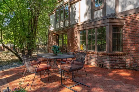 $4,488,000 | 21700 Vía Regina, Saratoga, CA 95070