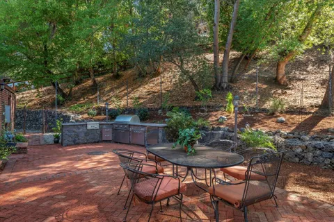 $4,488,000 | 21700 Vía Regina, Saratoga, CA 95070