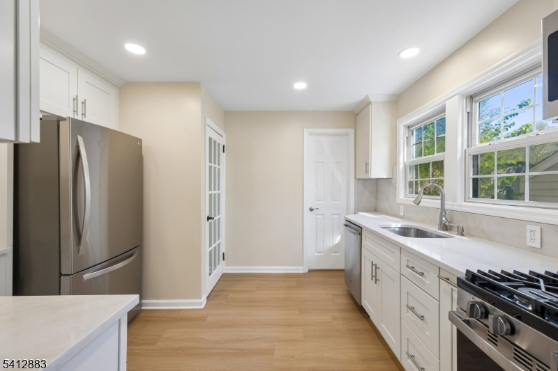 121 Meisel Avenue Springfield, NJ 07081 - Photo 9 of 23