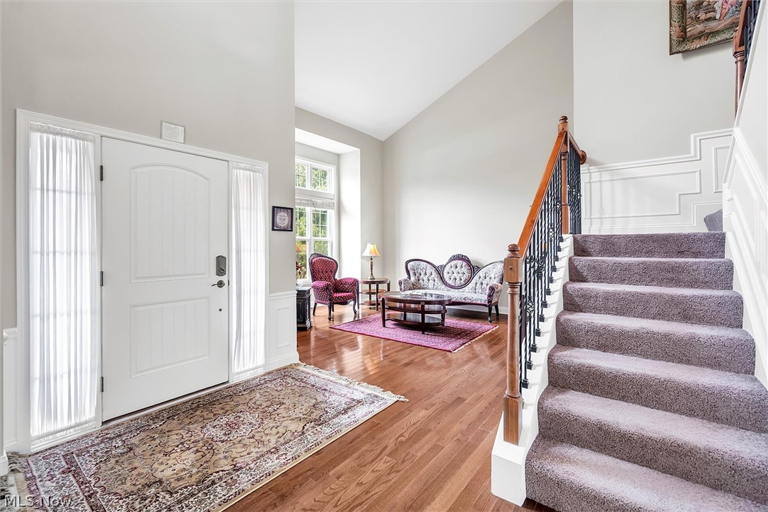 FOYER / HRDWD OPEN TO LR & STAIRS