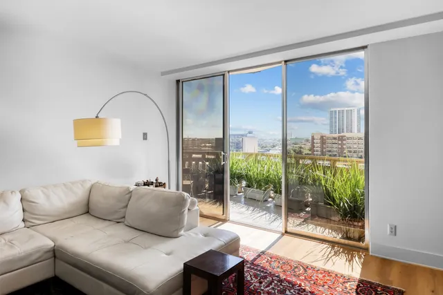 $277,000 | 2016 Main Street, Unit 722, Houston, TX 77002