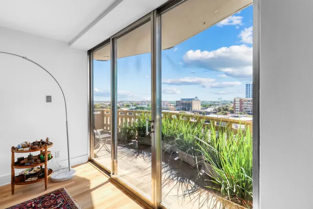 $277,000 | 2016 Main Street, Unit 722, Houston, TX 77002