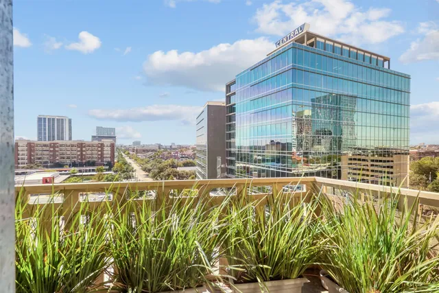 $277,000 | 2016 Main Street, Unit 722, Houston, TX 77002