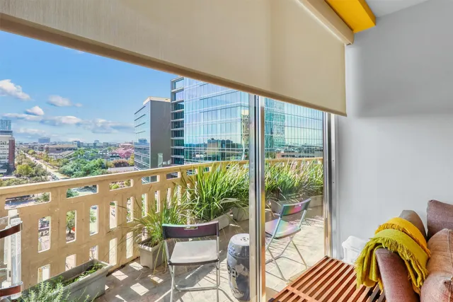 $277,000 | 2016 Main Street, Unit 722, Houston, TX 77002