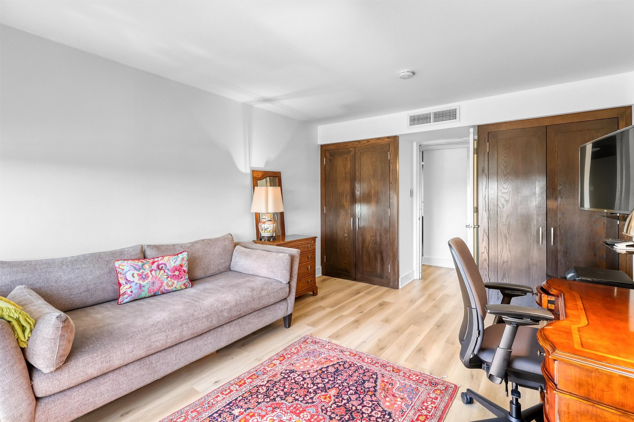 2016 Main Street, Unit 722 Houston, TX 77002 - Photo 25 of 38 a living room with furniture and a table