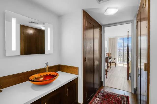 $277,000 | 2016 Main Street, Unit 722, Houston, TX 77002