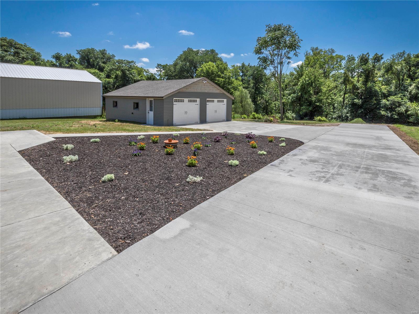 9104 Bunkum Road Fairview Heights, IL 62208 - Photo 12 of 51 Gallery Image 12