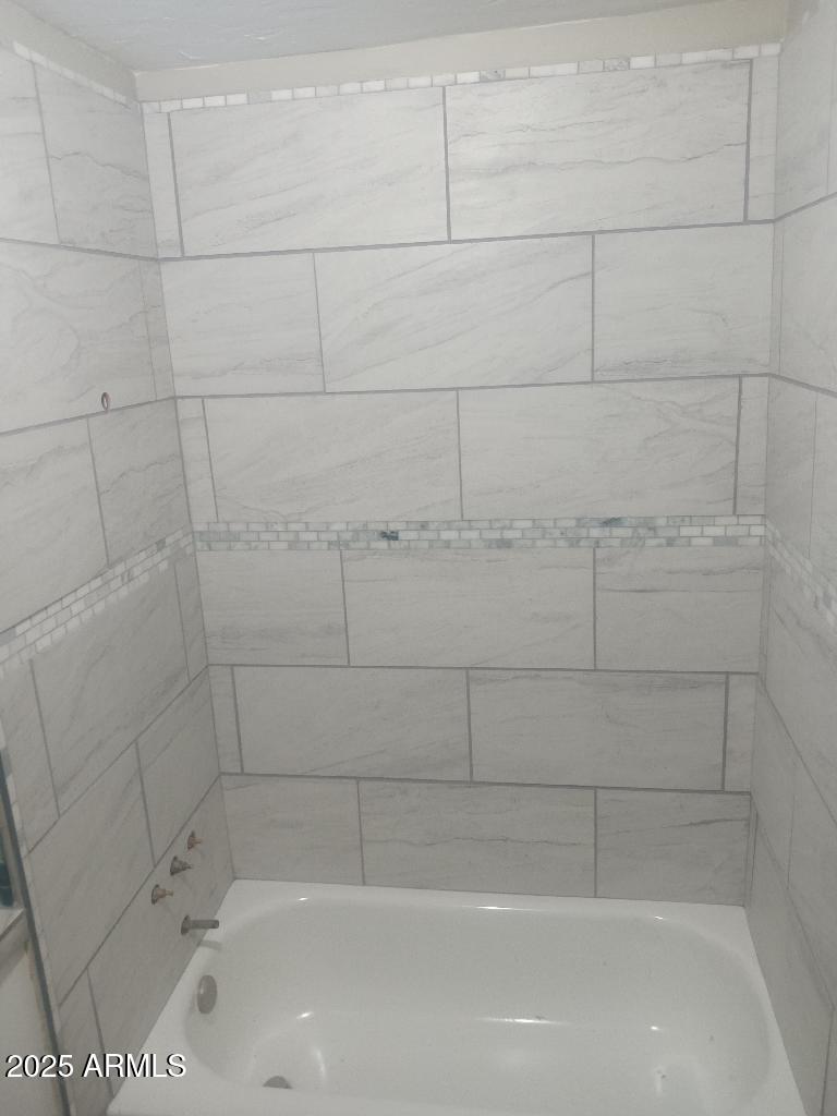 301 North Budweiser Circle Payson, AZ 85541 - Photo 18 of 25 Hall Bath Tub