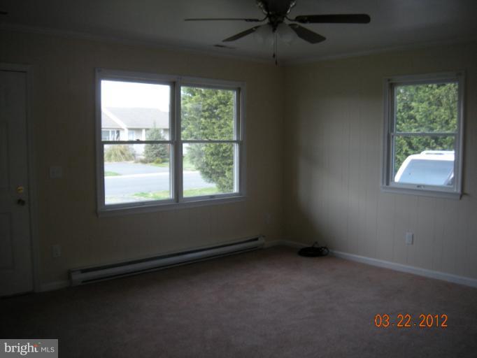 2 7th Street Ridgely, MD 21660 - Photo 3 of 4 Living Room
