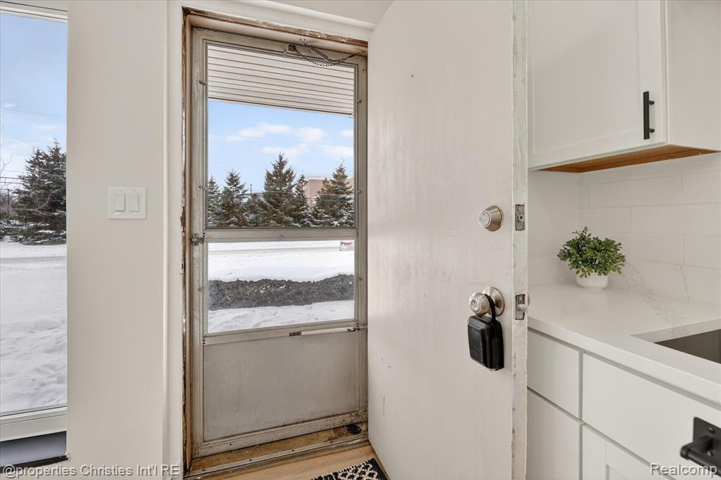 32651 Five Mile Road, Unit 15 Livonia, MI 48154 - Photo 17 of 44