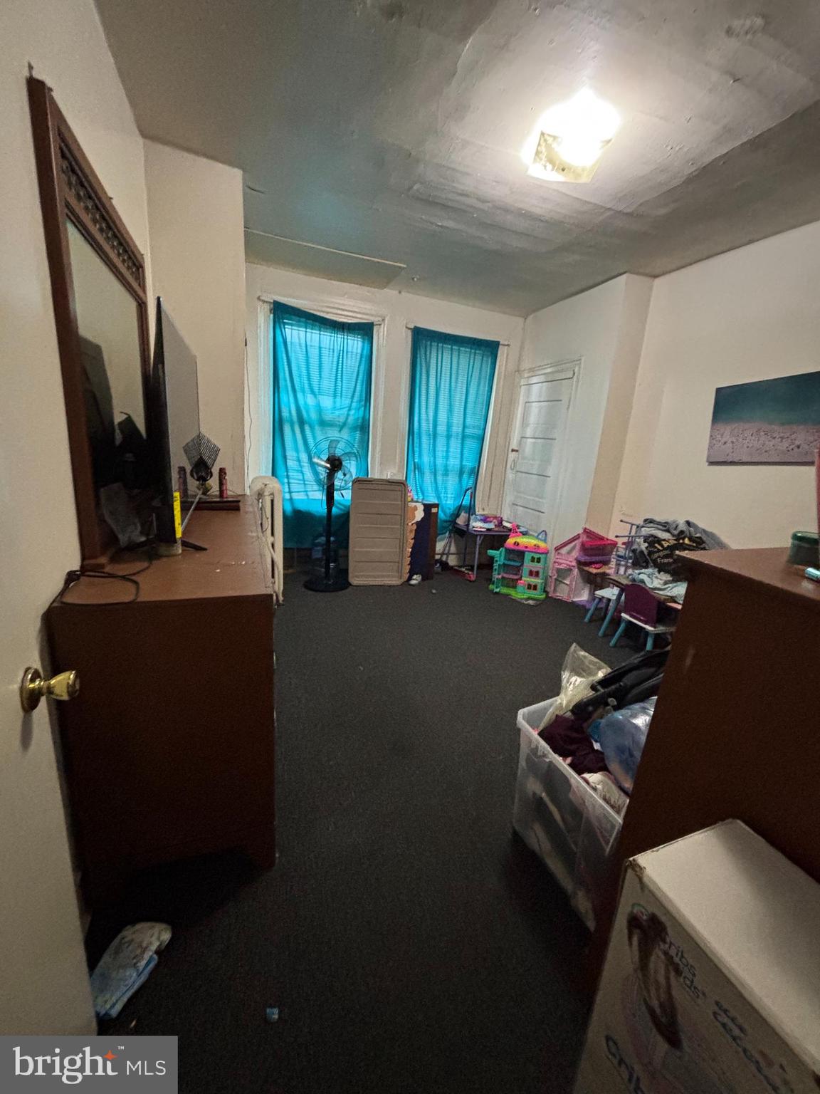 134 North Ruby Street Philadelphia, PA 19139 - Photo 22 of 34 a room with furniture projector and a window