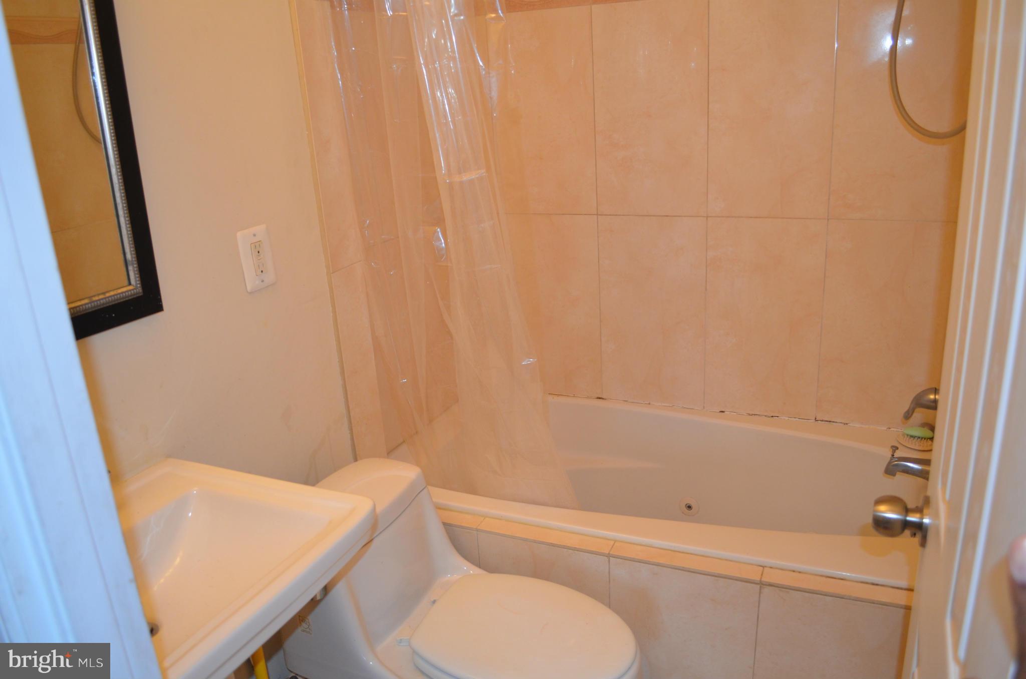 1502 Howard Road Southeast Washington, DC 20020 - Photo 22 of 30 Bath