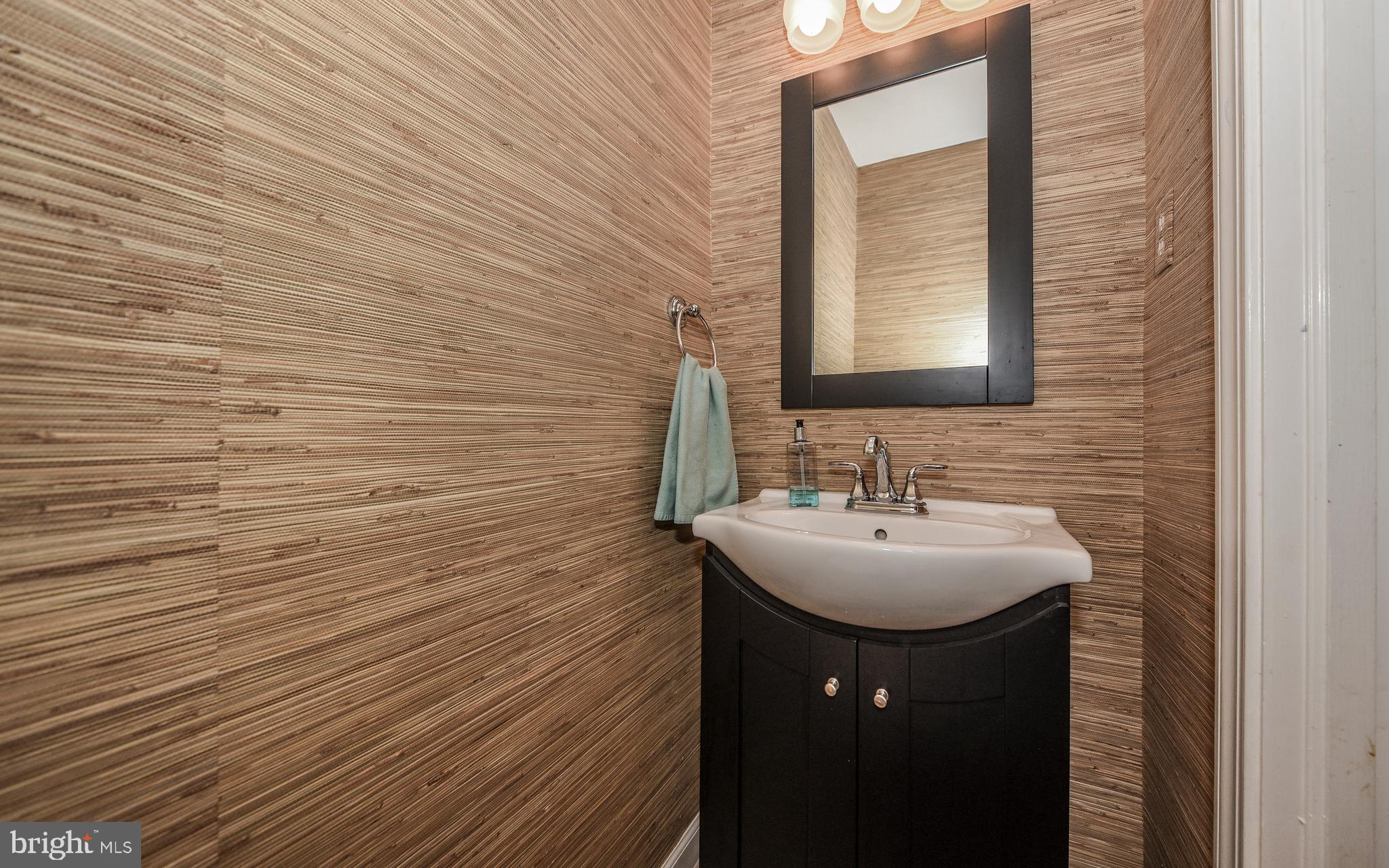 340 Harbison Road Wayne, PA 19087 - Photo 22 of 38 Powder room on main level