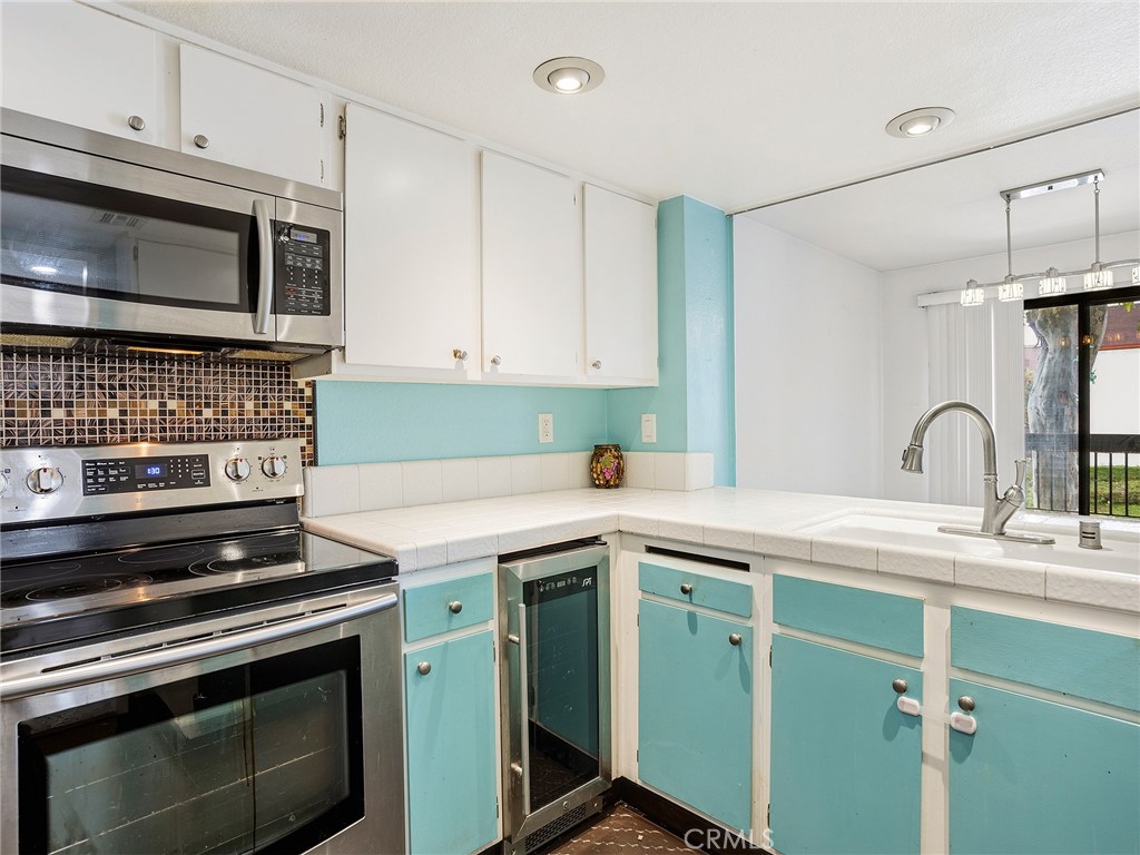 230 Bethany Road, Unit 237 Burbank, CA 91504 - Photo 4 of 38 Kitchen