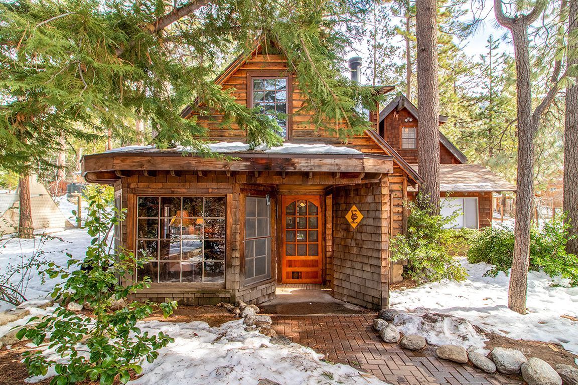 25420 Palomar Road Idyllwild, CA 92549 - Photo 5 of 53 a front view of a house with garden