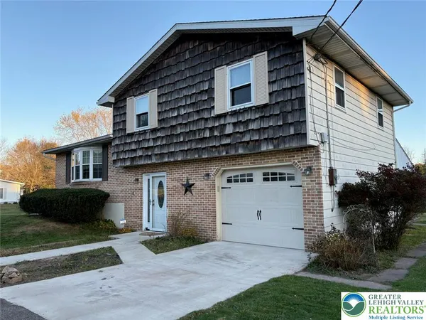 $289,000 | 1020 East Main Street, Weatherly, PA 18255