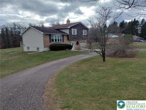 $289,000 | 1020 East Main Street, Weatherly, PA 18255