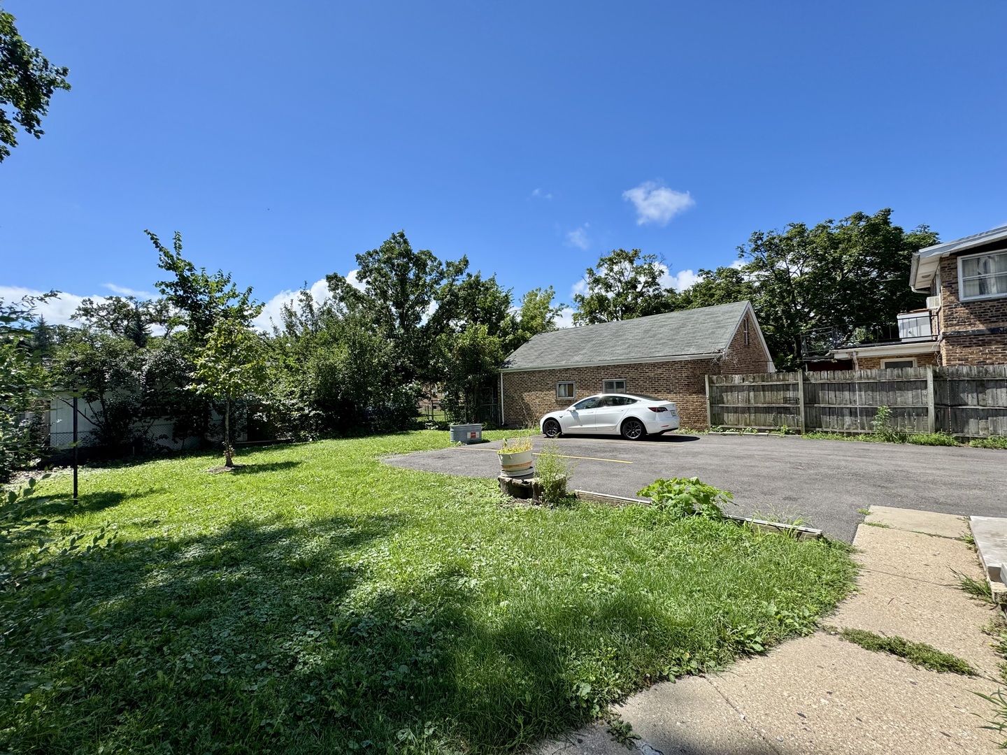 844 Deerfield Road, Unit 2 Highland Park, IL 60035 - Photo 18 of 18 a house view with a sitting space