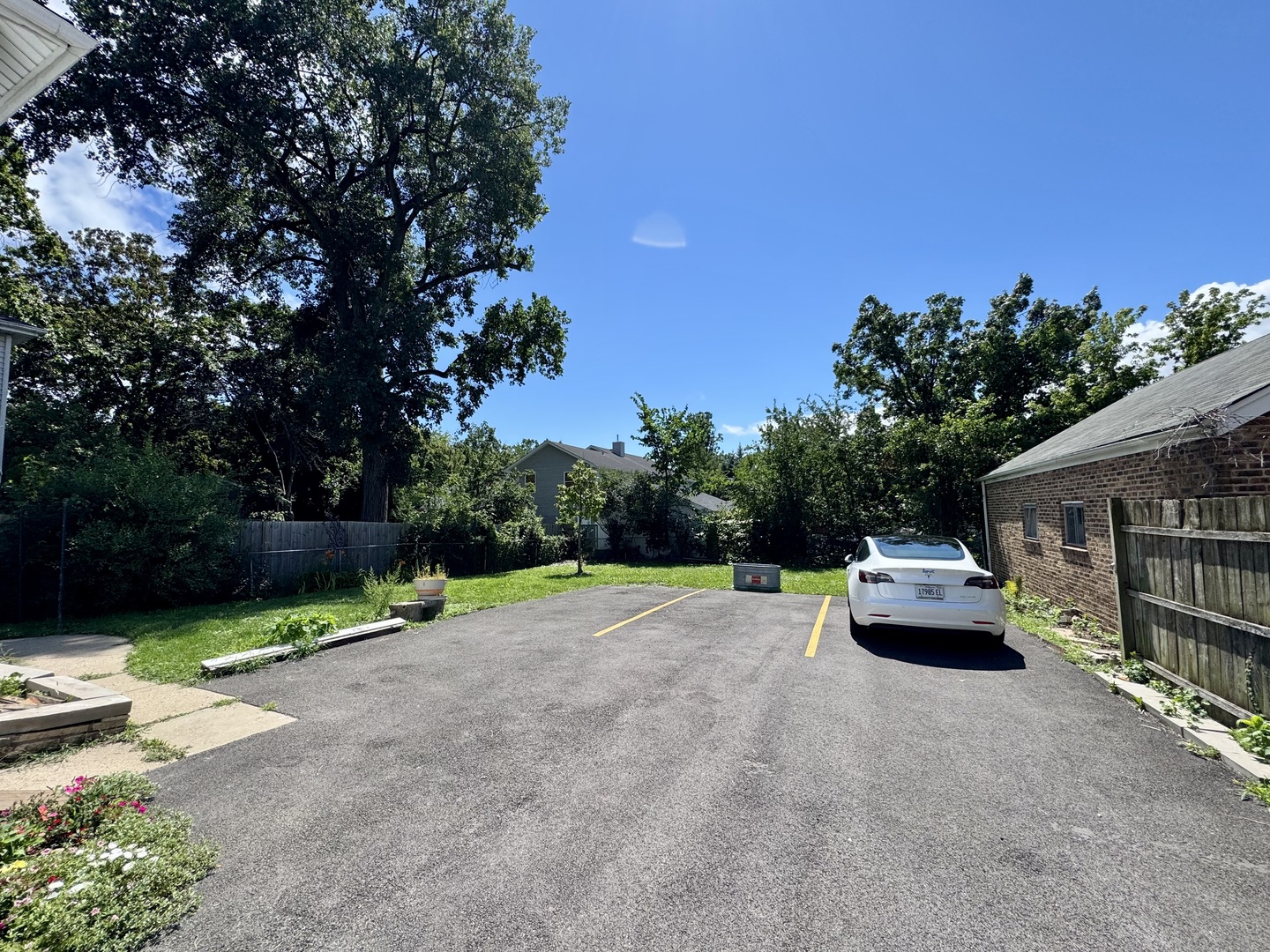 844 Deerfield Road, Unit 2 Highland Park, IL 60035 - Photo 3 of 18 a car parked on the side of the road