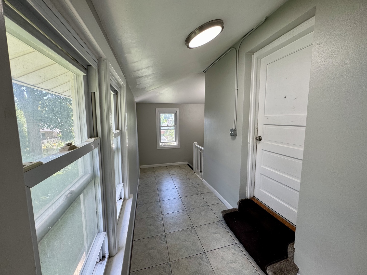 844 Deerfield Road, Unit 2 Highland Park, IL 60035 - Photo 5 of 18 a view of entryway with a front door
