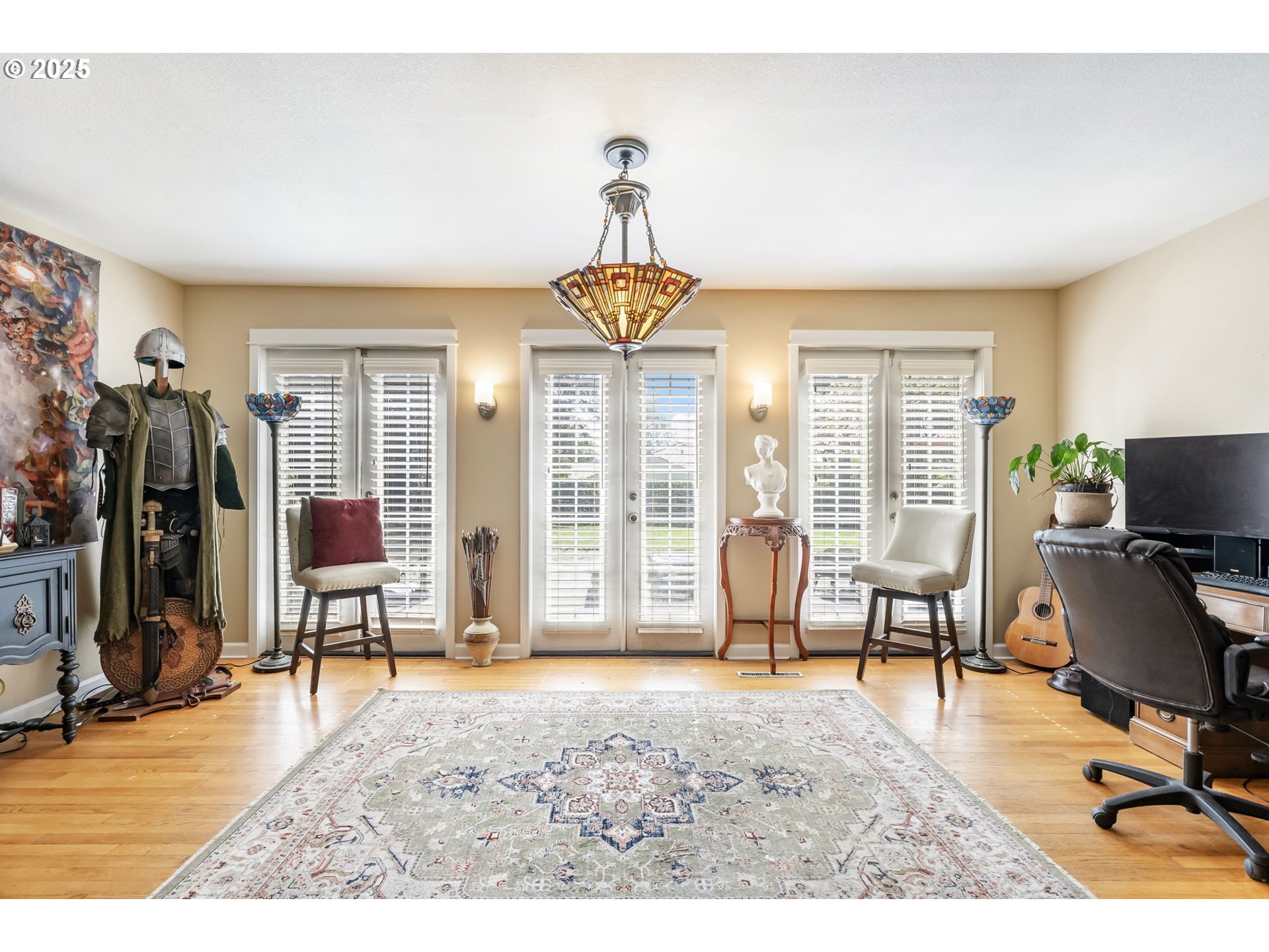 5200 Southwest Scholls Ferry Road Portland, OR 97225 - Photo 11 of 36 Living Room