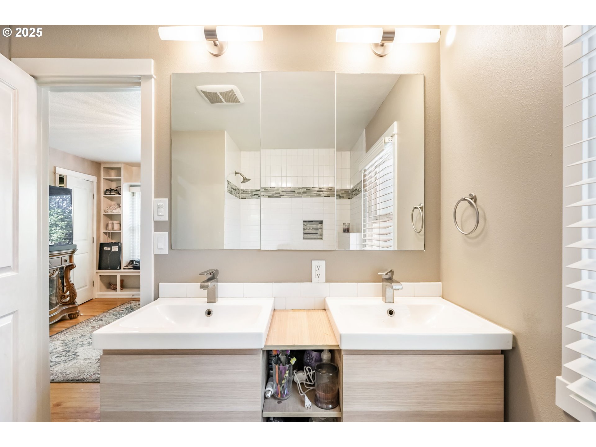 5200 Southwest Scholls Ferry Road Portland, OR 97225 - Photo 17 of 36 Owner's Suite Bathroom