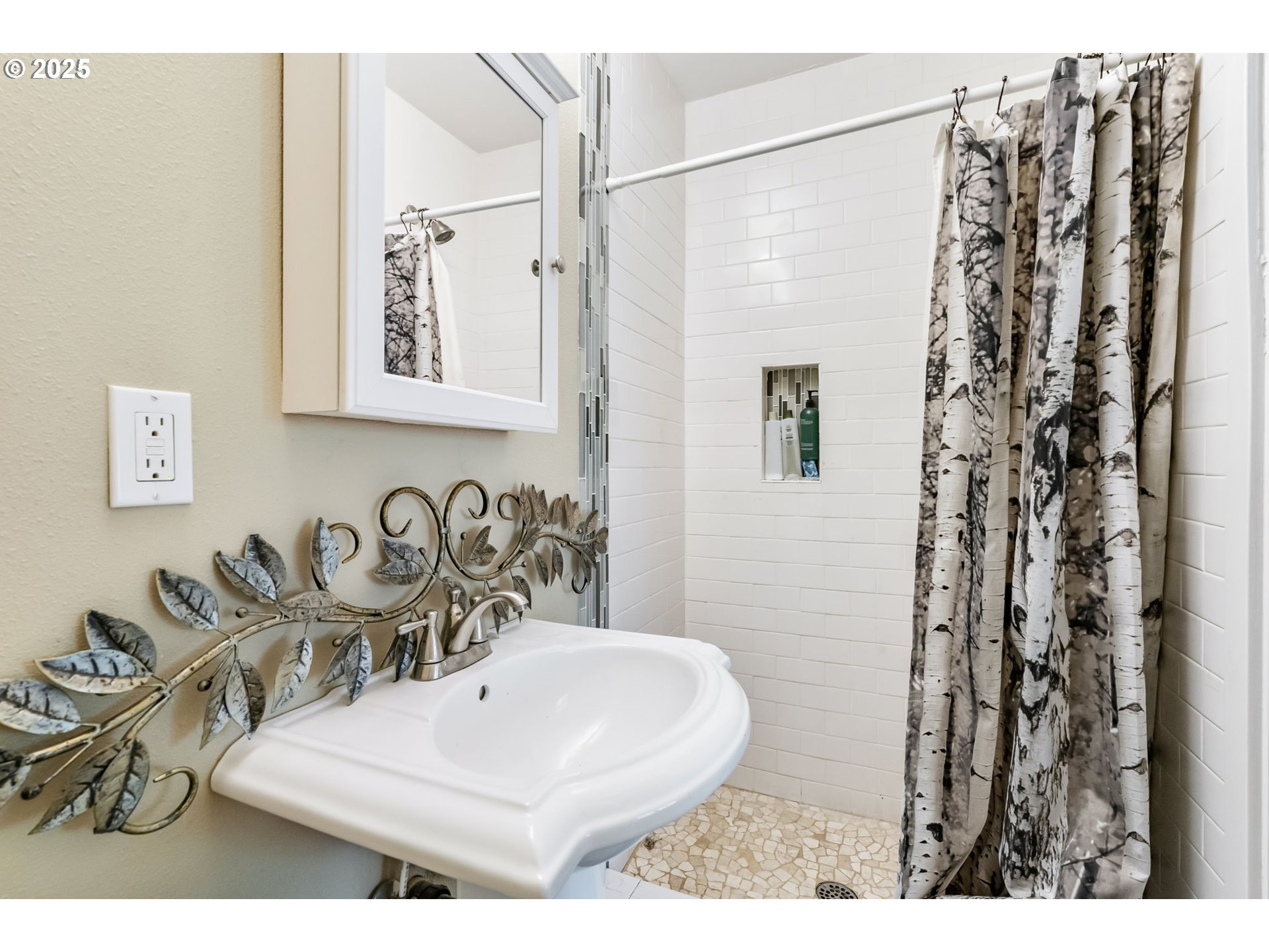 5200 Southwest Scholls Ferry Road Portland, OR 97225 - Photo 22 of 36 Bathroom, Attached