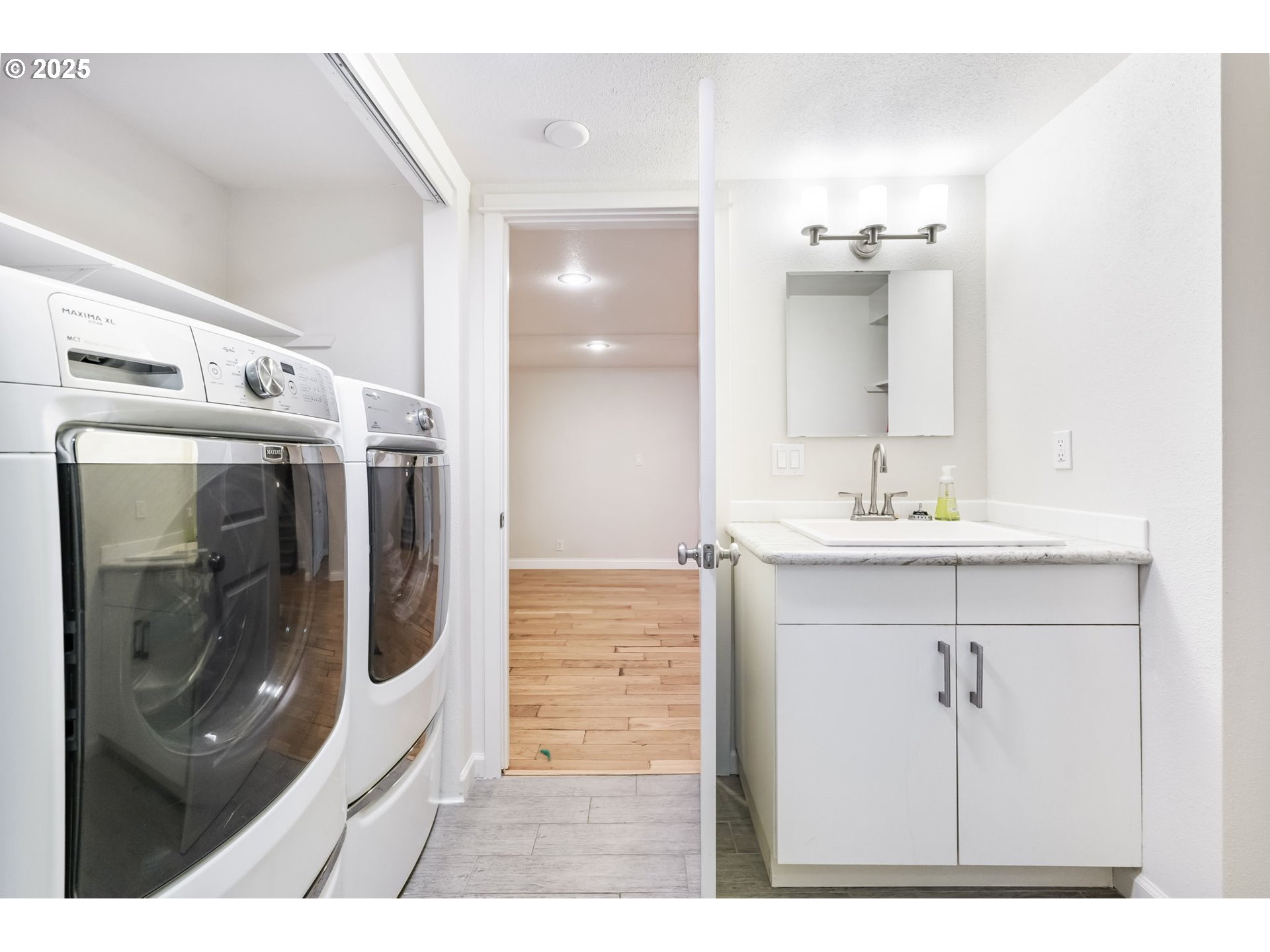 5200 Southwest Scholls Ferry Road Portland, OR 97225 - Photo 25 of 36 Laundry