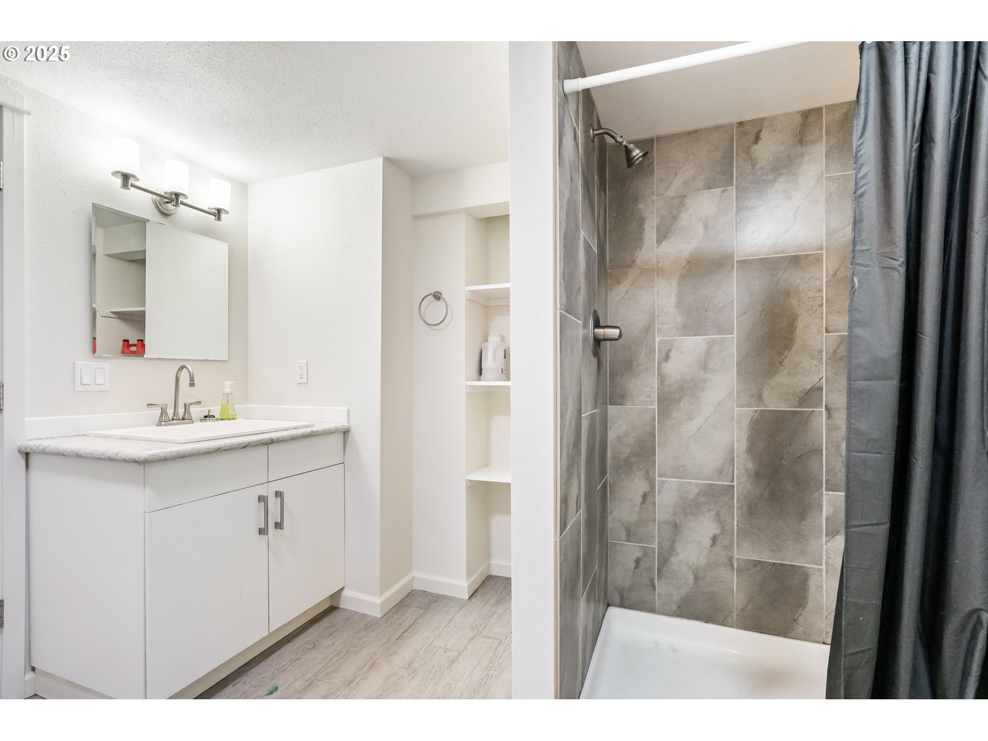 5200 Southwest Scholls Ferry Road Portland, OR 97225 - Photo 27 of 36 Bathroom