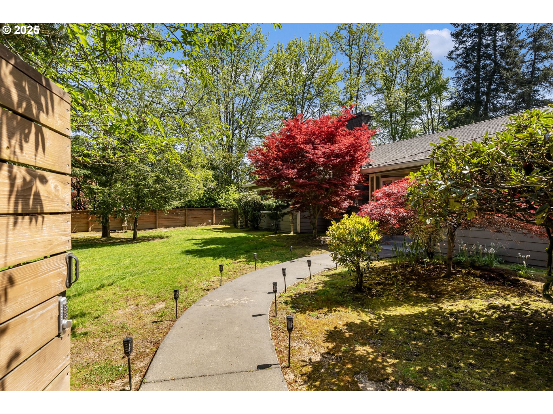 5200 Southwest Scholls Ferry Road Portland, OR 97225 - Photo 3 of 36 Front Yard