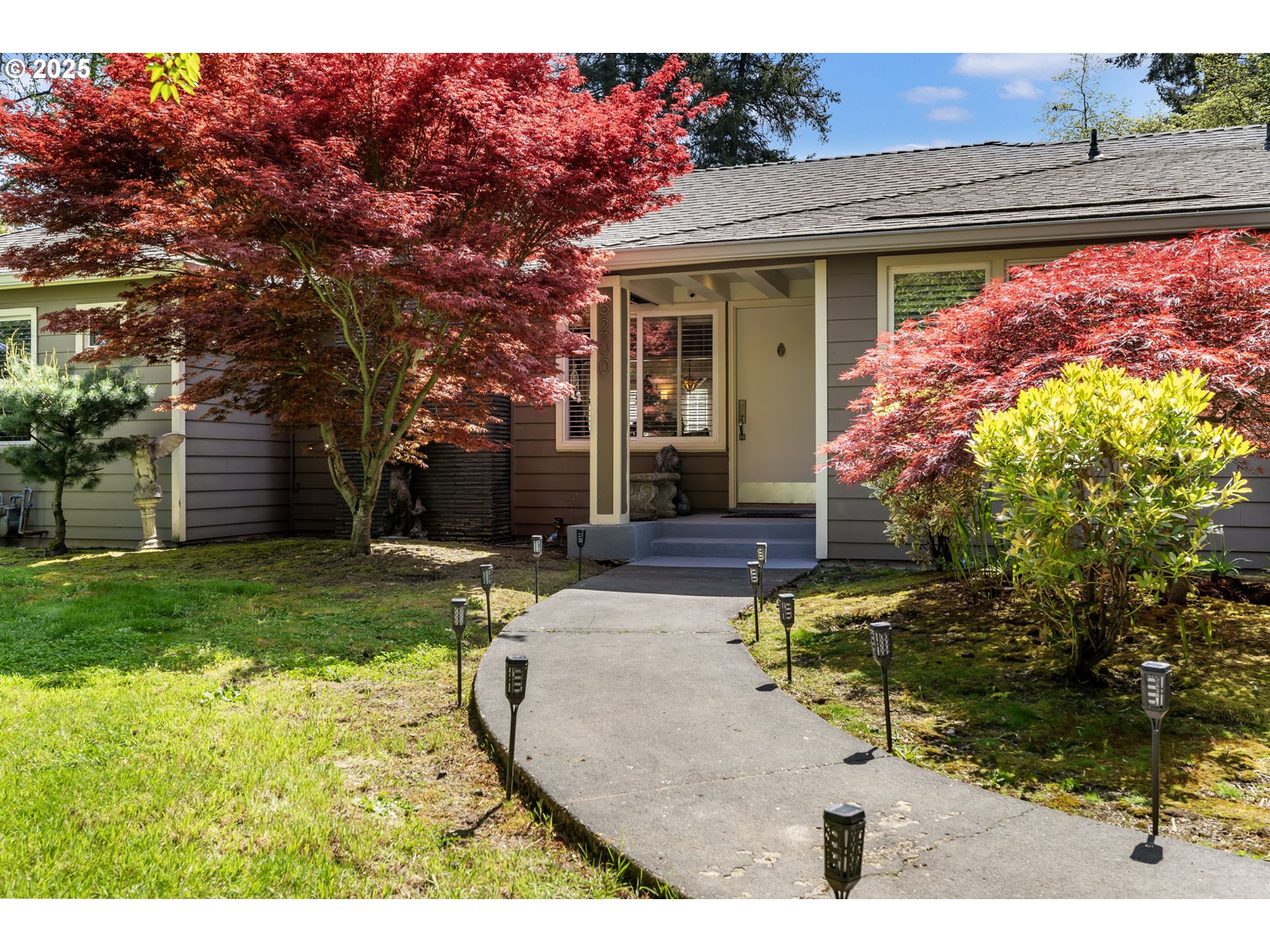 5200 Southwest Scholls Ferry Road Portland, OR 97225 - Photo 4 of 36 Front Yard