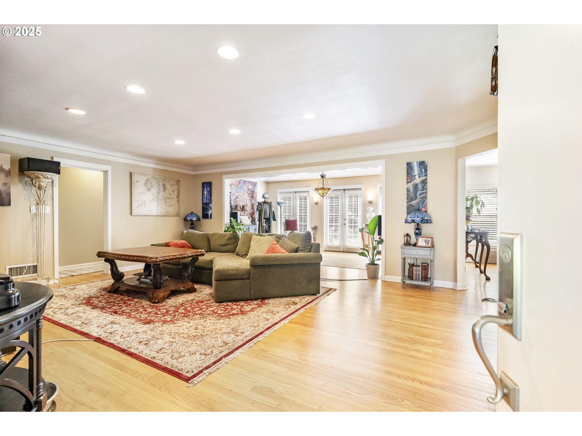 5200 Southwest Scholls Ferry Road Portland, OR 97225 - Photo 5 of 36 Living Room