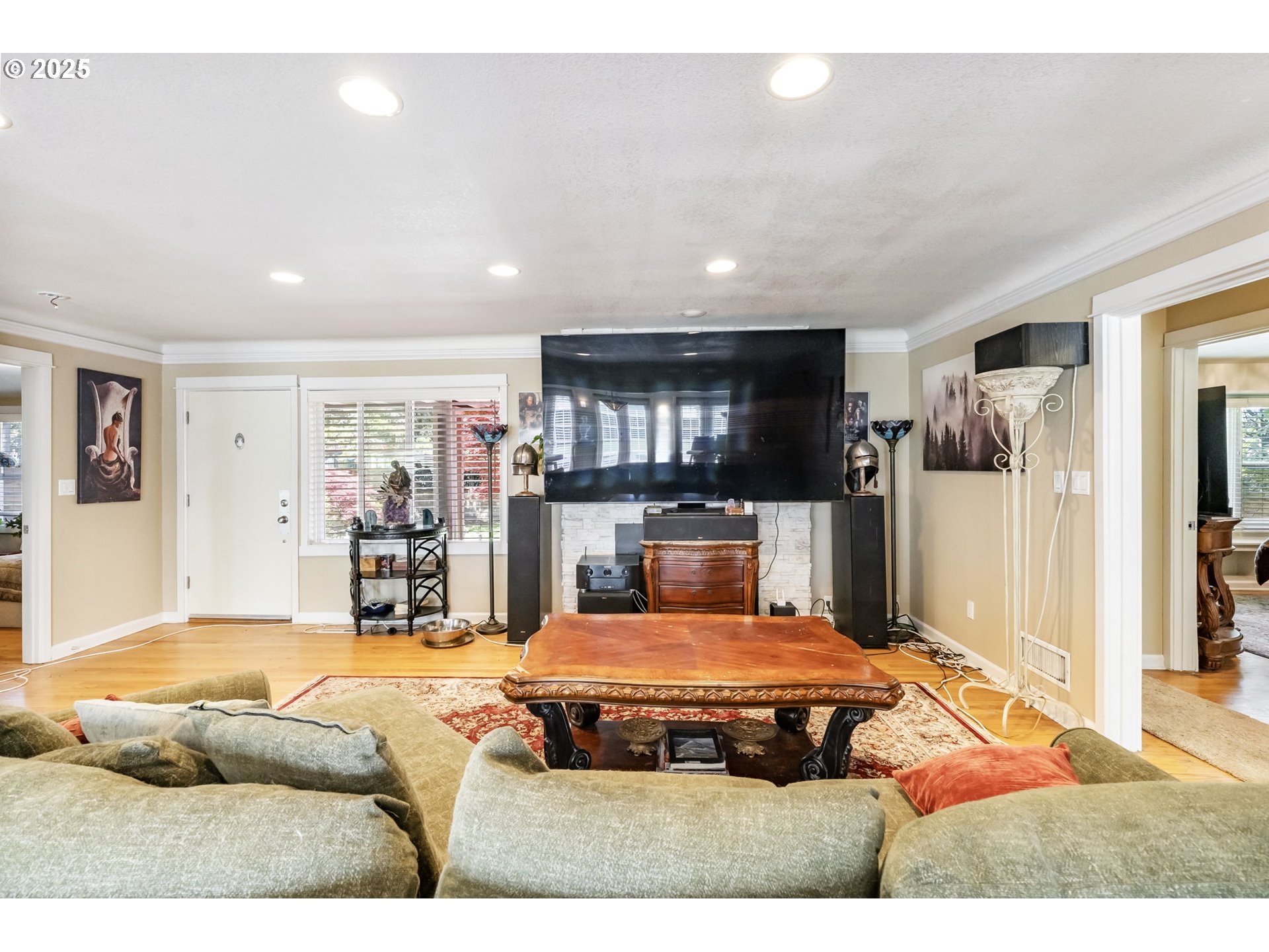 5200 Southwest Scholls Ferry Road Portland, OR 97225 - Photo 7 of 36 Living Room