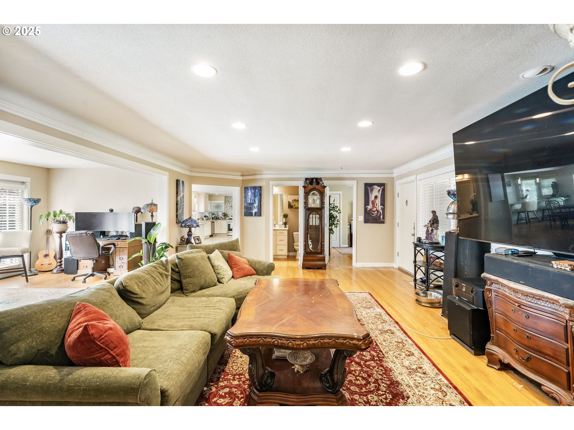 5200 Southwest Scholls Ferry Road Portland, OR 97225 - Photo 8 of 36 Living Room
